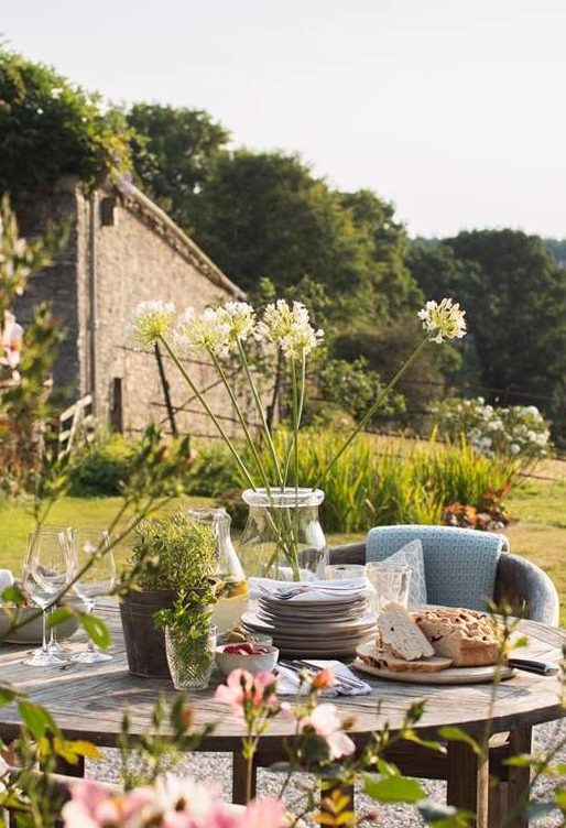 Garden-Lunches-Alfresco-Gathering-Devon-Luxury-Self-Catering